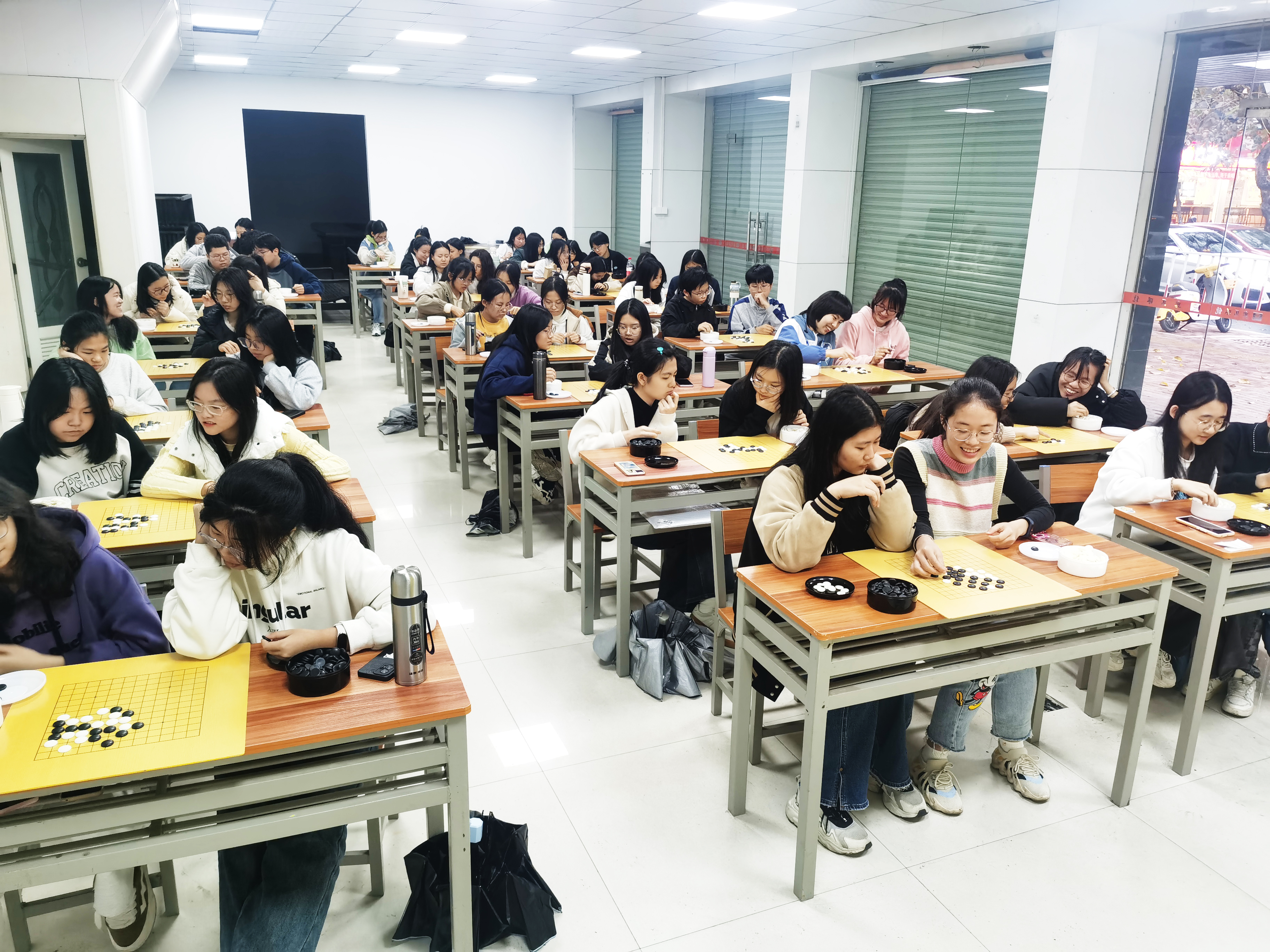 围棋首次登上粤东大专院校正式课堂！汕头职业技术学院与市围棋协会再度联手，学院全科班开设围棋专业课程